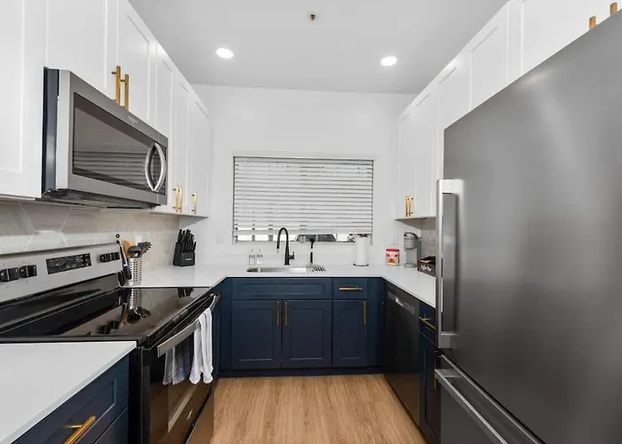 Modish 2br Pickleball & Basketball Ct,pool,bbq&pet Frndly Apartment Scottsdale