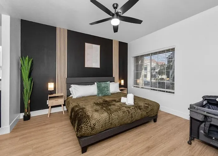 Modish 2br Pickleball & Basketball Ct,pool,bbq&pet Frndly Apartment Scottsdale