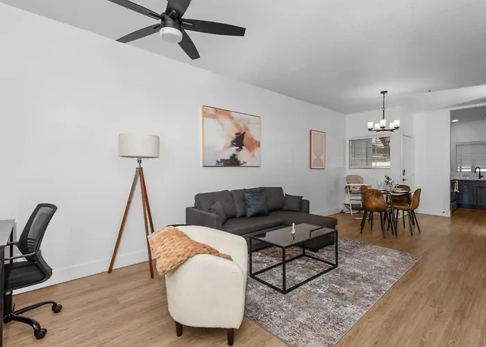 Apartment Modish 2br Pickleball & Basketball Ct,pool,bbq&pet Frndly