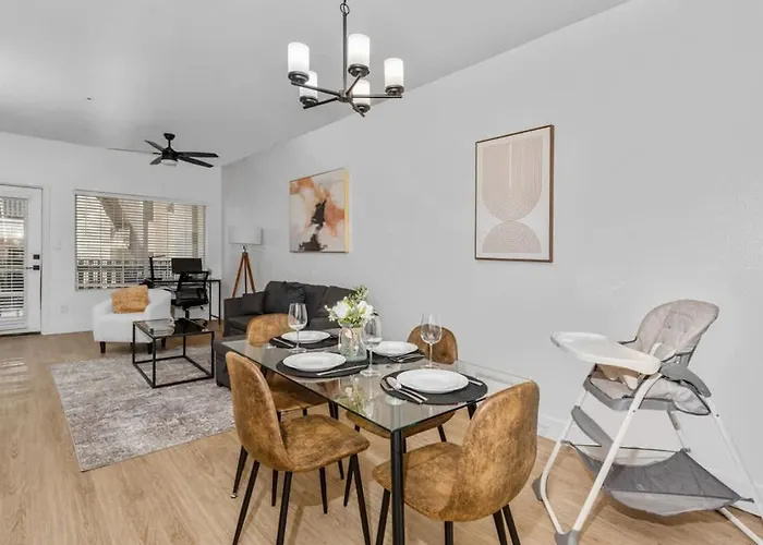 Modish 2br Pickleball & Basketball Ct,pool,bbq&pet Frndly Apartment