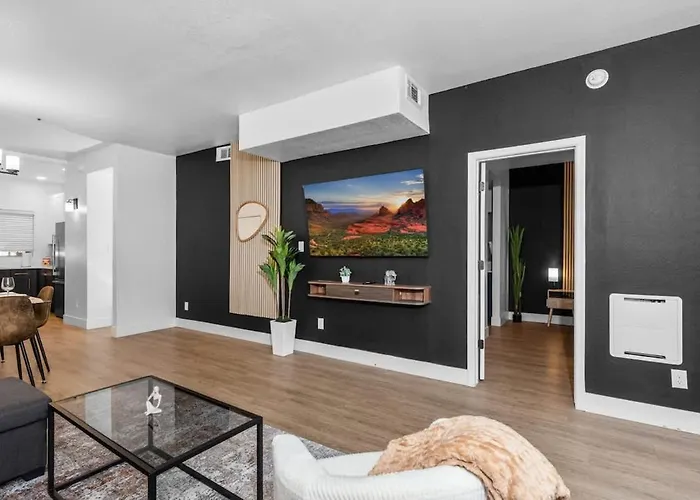 Modish 2br Pickleball & Basketball Ct,pool,bbq&pet Frndly *