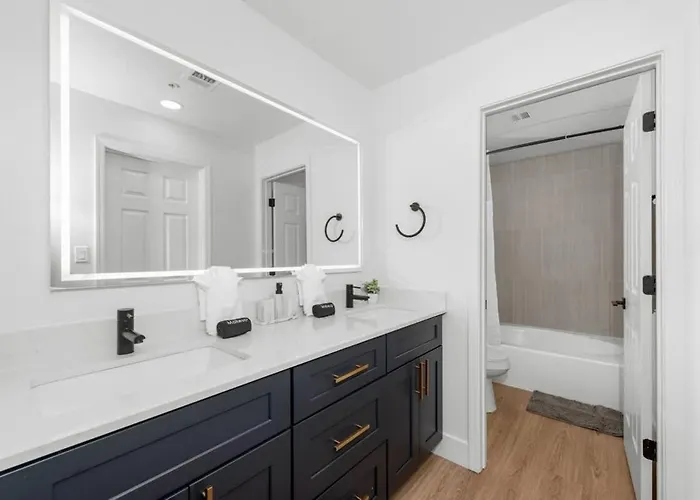 Apartment Modish 2br Pickleball & Basketball Ct,pool,bbq&pet Frndly Scottsdale