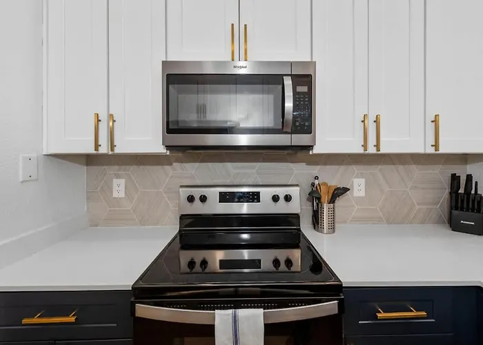 Modish 2br Pickleball & Basketball Ct,pool,bbq&pet Frndly