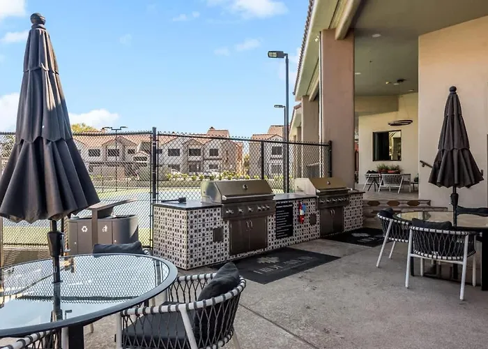Modish 2br Pickleball & Basketball Ct,pool,bbq&pet Frndly Apartment