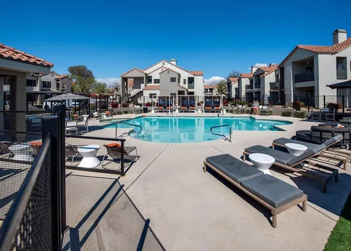 Apartment Modish 2br Pickleball & Basketball Ct,pool,bbq&pet Frndly