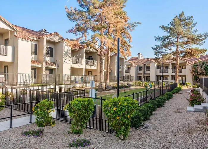 Apartment Modish 2br Pickleball & Basketball Ct,pool,bbq&pet Frndly