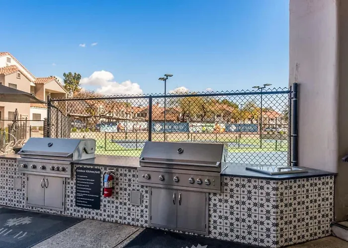 Modish 2br Pickleball & Basketball Ct,pool,bbq&pet Frndly